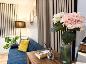 Spacious 2BR 2BA Apartment City Centre Sleeps 5