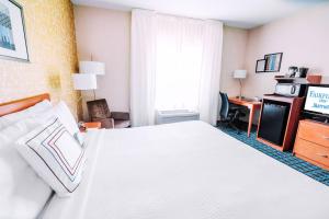 King Room room in Fairfield Inn by Marriott Medford Long Island