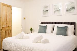 Cosy House - Stanstead Airport