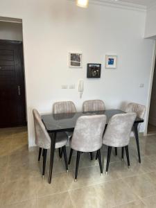 2 bedroom apartment in rehab cityy