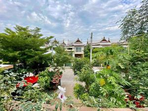 Modern Thai Style Garden Home
