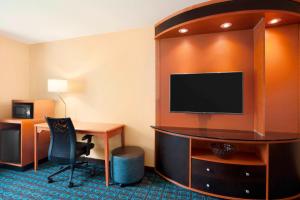 Fairfield Inn & Suites Lansing West
