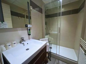 Hotels Logis Hotel & Restaurant Mediterranee : photos des chambres
