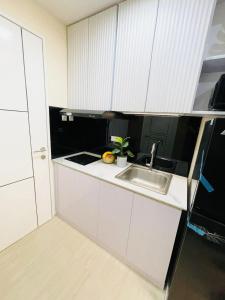 NEAR NAIA TERMINAL 1, 2, 3 Cozy Apartment at Field Residence