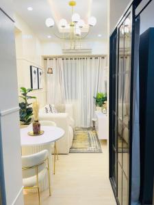 NEAR NAIA TERMINAL 1, 2, 3 Cozy Apartment at Field Residence