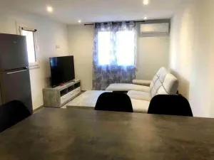 Bel appartement dans une maison - Rousson