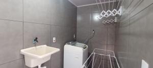 Vila Foz HOSTEL AP7 Apartamento completo de casal com garagem fechada e lavanderia, Temos Uber e guia turístico para indicar, Nosso apartamento é o melhor custo benefício de Foz do Iguaçu