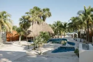 Ocean Bliss Retreat Entire Private Beachfront Resort with 4 Bungalows - Costa Mujeres
