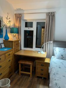 House in city centre with free parking