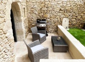 Maisons de vacances Villa Eleonore - Chic Central Retreat Heated Pool : photos des chambres