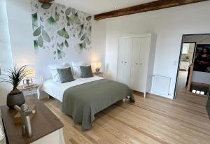 Maisons de vacances Villa Eleonore - Chic Central Retreat Heated Pool : photos des chambres