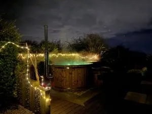 Golf & family chill cottage, hot-tub, beach 10 min - Macosquin