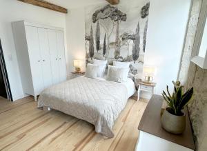 Maisons de vacances Villa Eleonore - Chic Central Retreat Heated Pool : photos des chambres