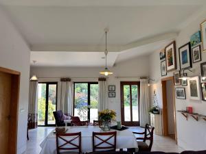 Golf & family chill cottage, hot-tub, beach 10 min