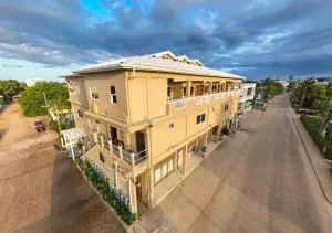 Louis' Apartments - Monkey River Town