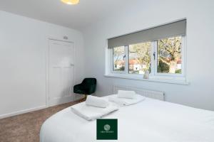 3 Bed House with King Size bed near Uni and QMC