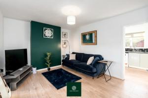 3 Bed House with King Size bed near Uni and QMC