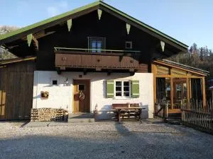 Ferienhaus Keramik-Alm mit Garten und Sauna - Marquartstein