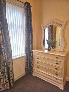 GO BIG ! Entire cozy House for max 8 people near city center