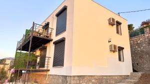 Luxury Nature View Home Downstairs