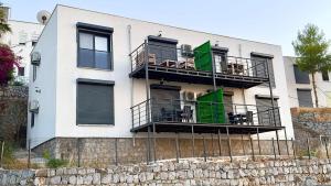 Luxury Nature View Home Downstairs