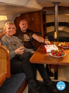 Uždubysio baidarės Nakvynė Jachtose (Night on a Yacht)