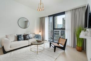 Brand New Stylish 1 Bed next to Burj Khalifa by Holiday Boulevard