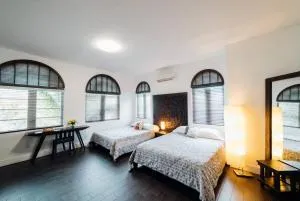 Vive Zen 2 Queen Beds - Bayshore