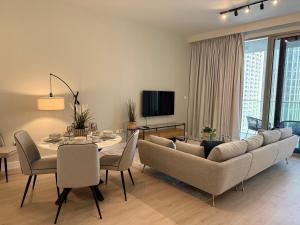 Upgraded brand new apartment Downtown