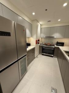 Upgraded brand new apartment Downtown