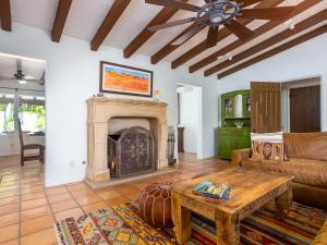 San Jacinto Hacienda by Acme House Company