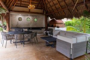 House with cenote and caves in Puerto Aventuras