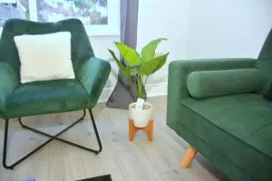 Tranquil Stays at 3 bedroom House in Dagenham - Dagenham