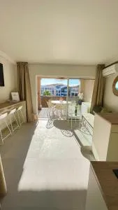 Proche St Tropez refait à neuf bord de plage et piscine - 拉福克斯