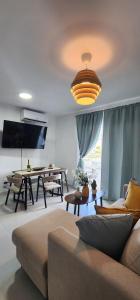 Tropical Dream, 2 Hab, 2 Baños, Terraza, Piscina, WiFi de Alta Velocidad Gratis