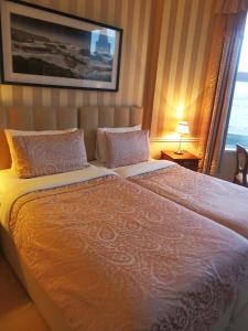 Deluxe Twin Room with Sea View room in Albany Lodge