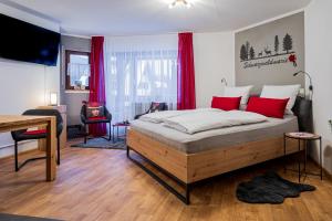 Schwarzwaldmarie in Titisee mit Badewanne Sonnenbalkon TG-Stellplatz Küche