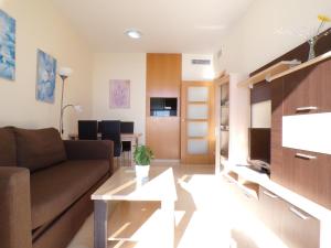 Apartamento con jacuzzi, sauna, gimnasio y piscina enfrente del mar