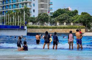 Azure Urban Resort Staycation By J&R