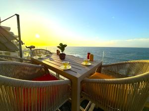 BlueVista - Yacht like Escape with Ocean Views