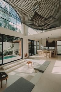 Architects Dream Stylish 4-bedroom Home