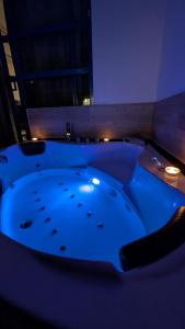 Cosy Bungalow with Terrace & Jacuzzi