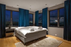 ARCTIC HOMES - The Royal Palace