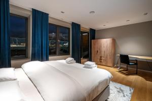 ARCTIC HOMES - The Royal Palace