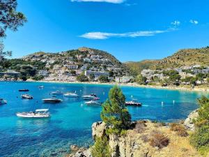 Apartment in Rosas near Playa de Canyelles