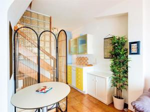 Townhouse in Rosas with Garden near Beach