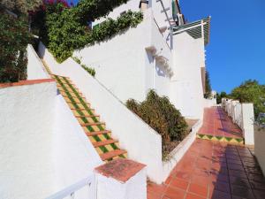 Townhouse in Rosas with Garden near Beach
