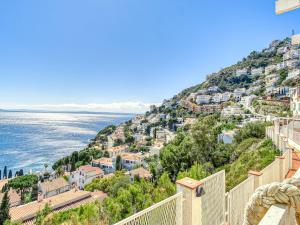 Townhouse in Roses near Platja de Canyelles