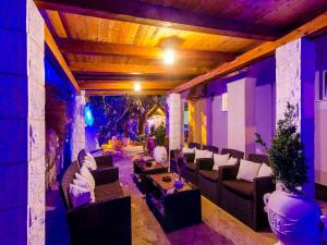 Apartments Aura - Comfort Studio Apartment 4 with shared swimming pool