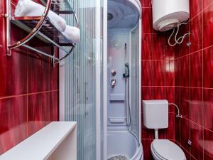 Apartments Aura - Comfort Studio Apartment 7 with shared swimming pool